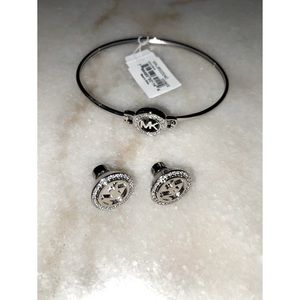 Bracelet and earring set
